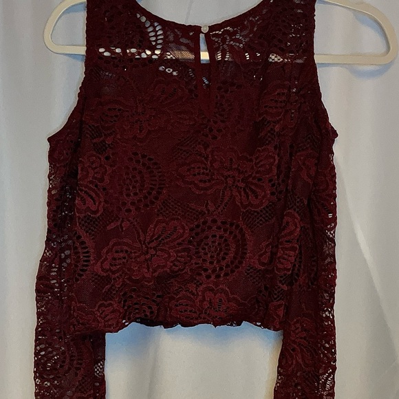 Hollister Burgundy Lace‎ Cold Shoulder Blouse - Picture 5 of 8